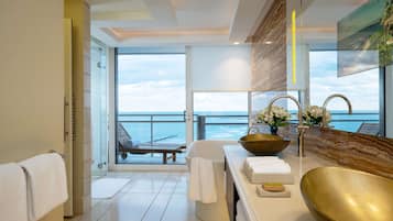 Presidential Vista Suit | Badezimmer | Kostenlose Toilettenartikel, Haartrockner, Bademäntel, Hausschuhe