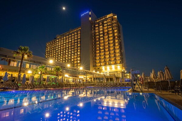 Outdoor pool, open 7:00 AM to 6:30 PM, pool umbrellas, pool loungers