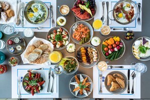 Daily buffet breakfast for a fee