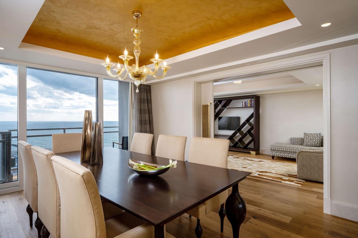 Presidential Vista Suit | Living area | 48-inch LCD TV with cable channels, TV, pay films