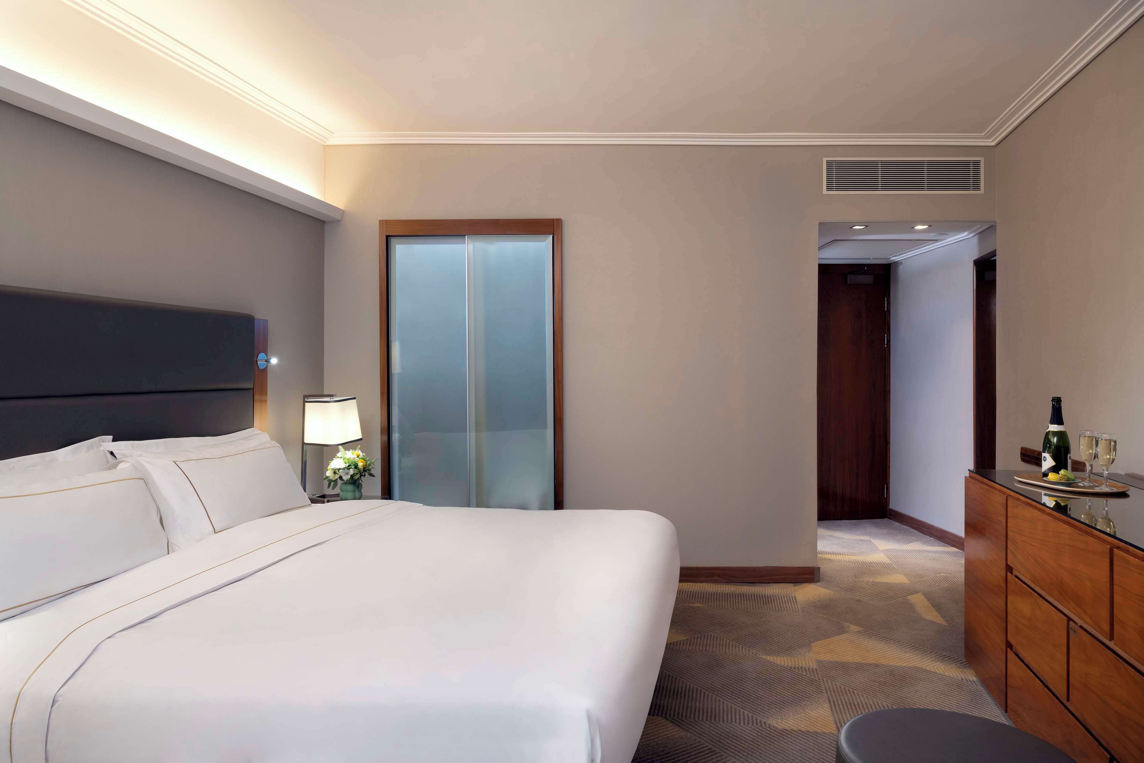 King Vista Room with Sea View | Ropa de cama de alta calidad y minibar 