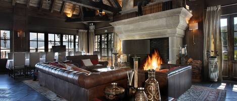 Lunch and dinner served, French cuisine