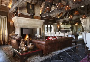 Lunch and dinner served, French cuisine