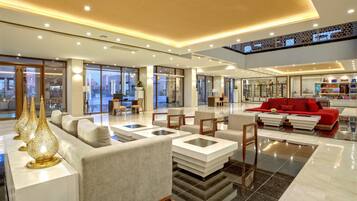 2 bars/lounges, swim-up bar, poolside bar