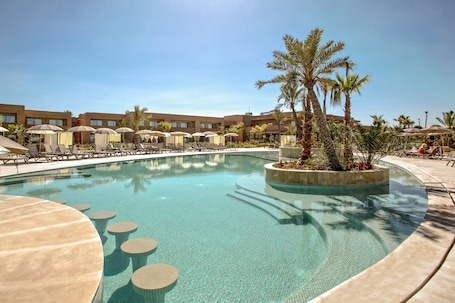 Bar en bord de piscine. Be Live Collection Marrakech Adults Only - All Inclusive