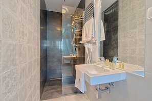 Departamento (Valor Style) | Regadera en el baño