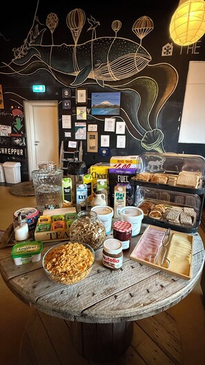 Breakfast buffet - The Freezer Hostel & Culture Center (Rif)