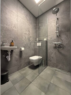 Shower - The Freezer Hostel & Culture Center (Rif)