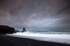 A beach with a rocky shoreline and waves crashing onto the shore. - The Freezer Hostel & Culture Center (Rif)