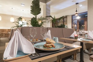 3 restaurants; breakfast and lunch served - Be Live Experience Marrakech Palmeraie - All Inclusive (Marrakech)