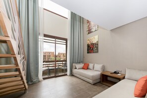 TV, mesa de pingue-pongue