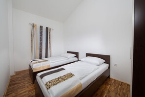 2 bedrooms, desk, cribs/infant beds, free WiFi - Jana Residence (Tar-Vabriga)