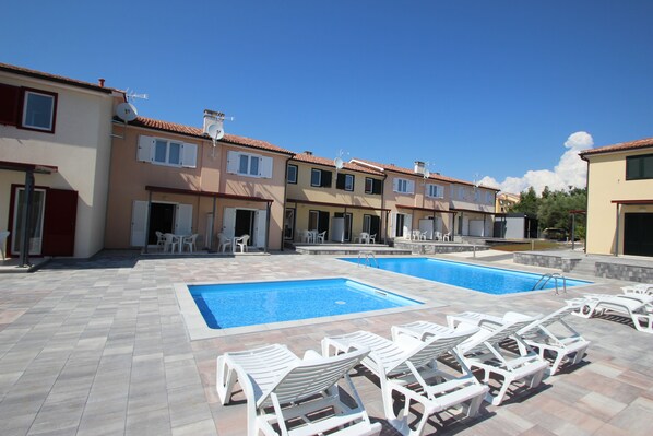 Seasonal outdoor pool - Jana Residence (Tar-Vabriga)