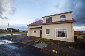 Exterior - The Bookstore Apartment (Hellissandur)