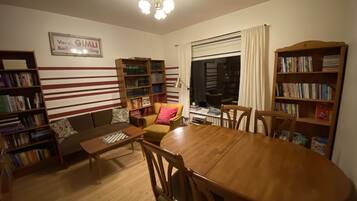 Basic Apartment, 1 Bedroom | Dining room