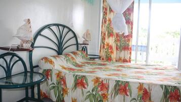 Habitación, acceso a la alberca, vista al mar