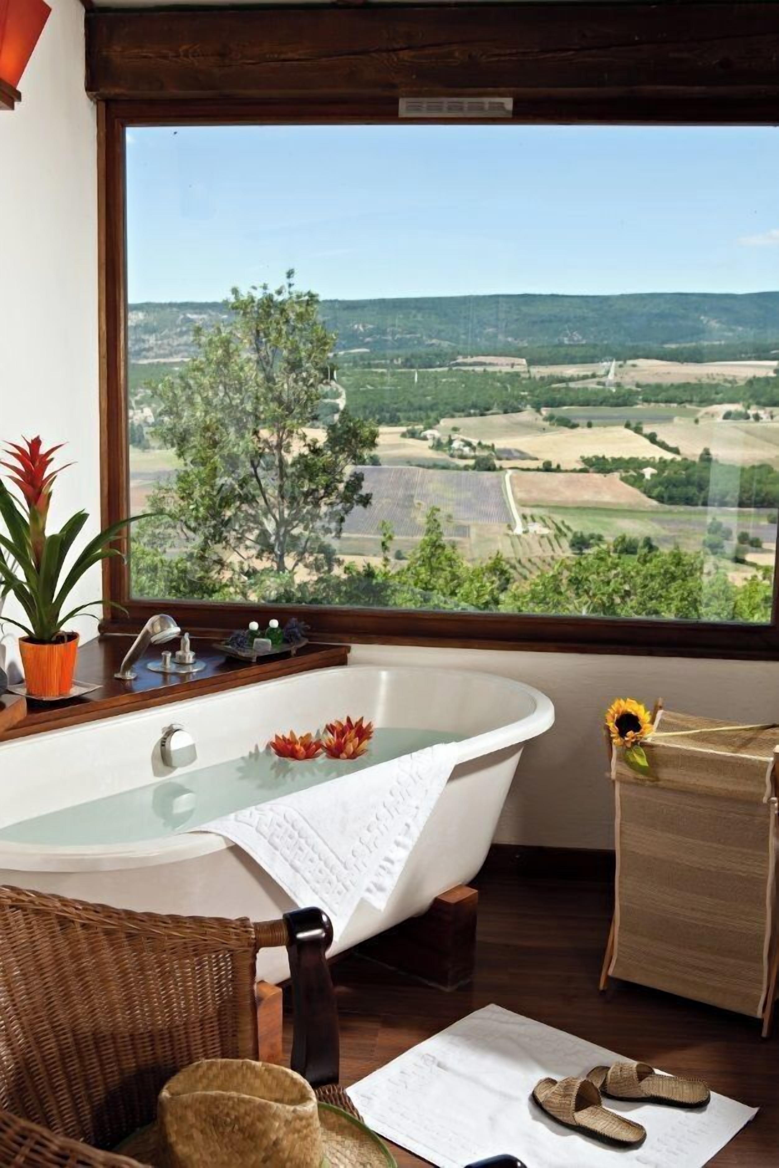 senior suite, 1 king bed | bathroom | free toiletries, hair dryer, towels, soap