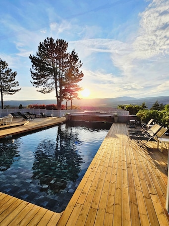 Indoor pool, seasonal outdoor pool, pool umbrellas, pool loungers. Domaine du Val de Sault