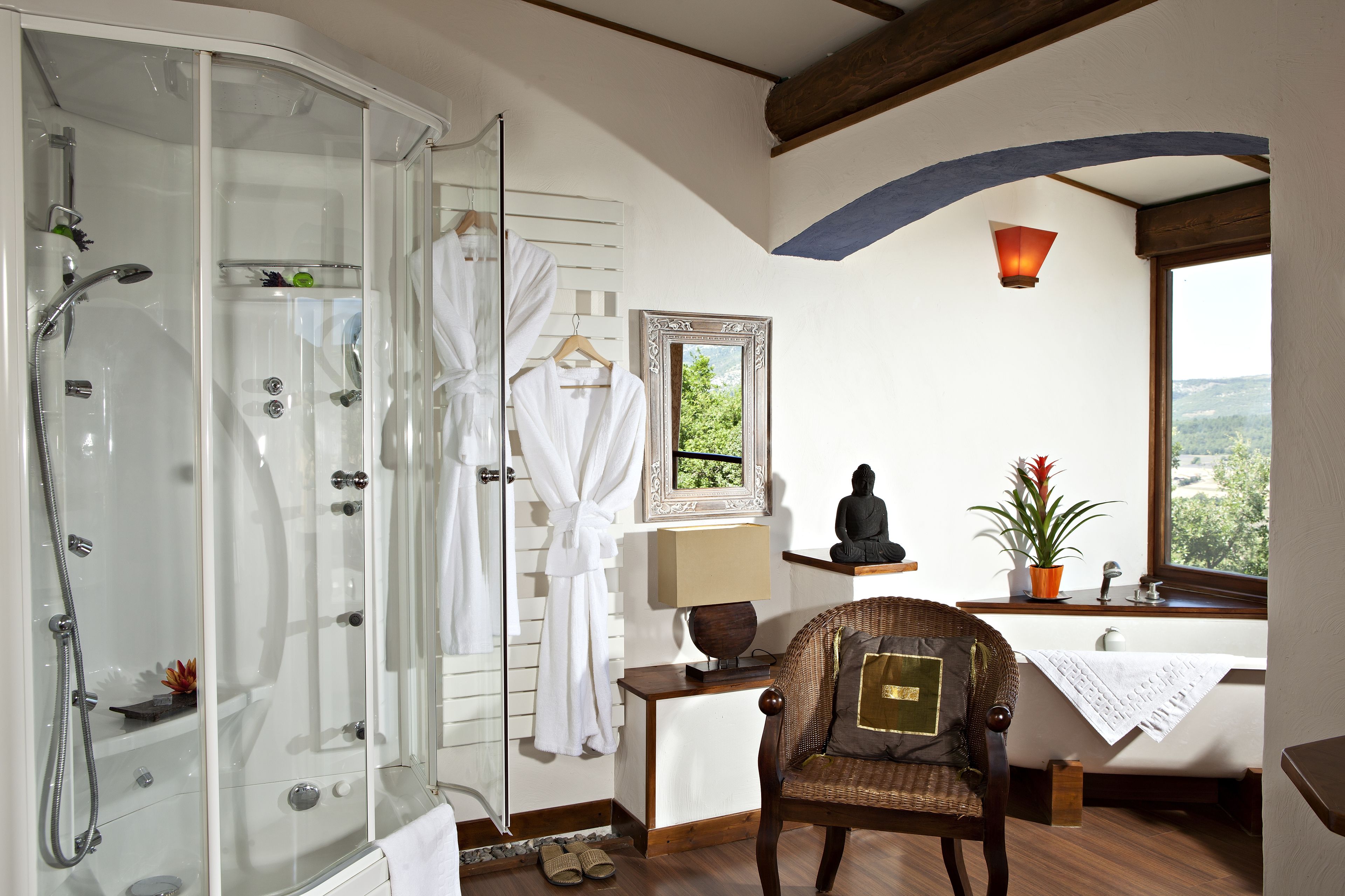 senior suite, 1 king bed | bathroom | free toiletries, hair dryer, towels, soap