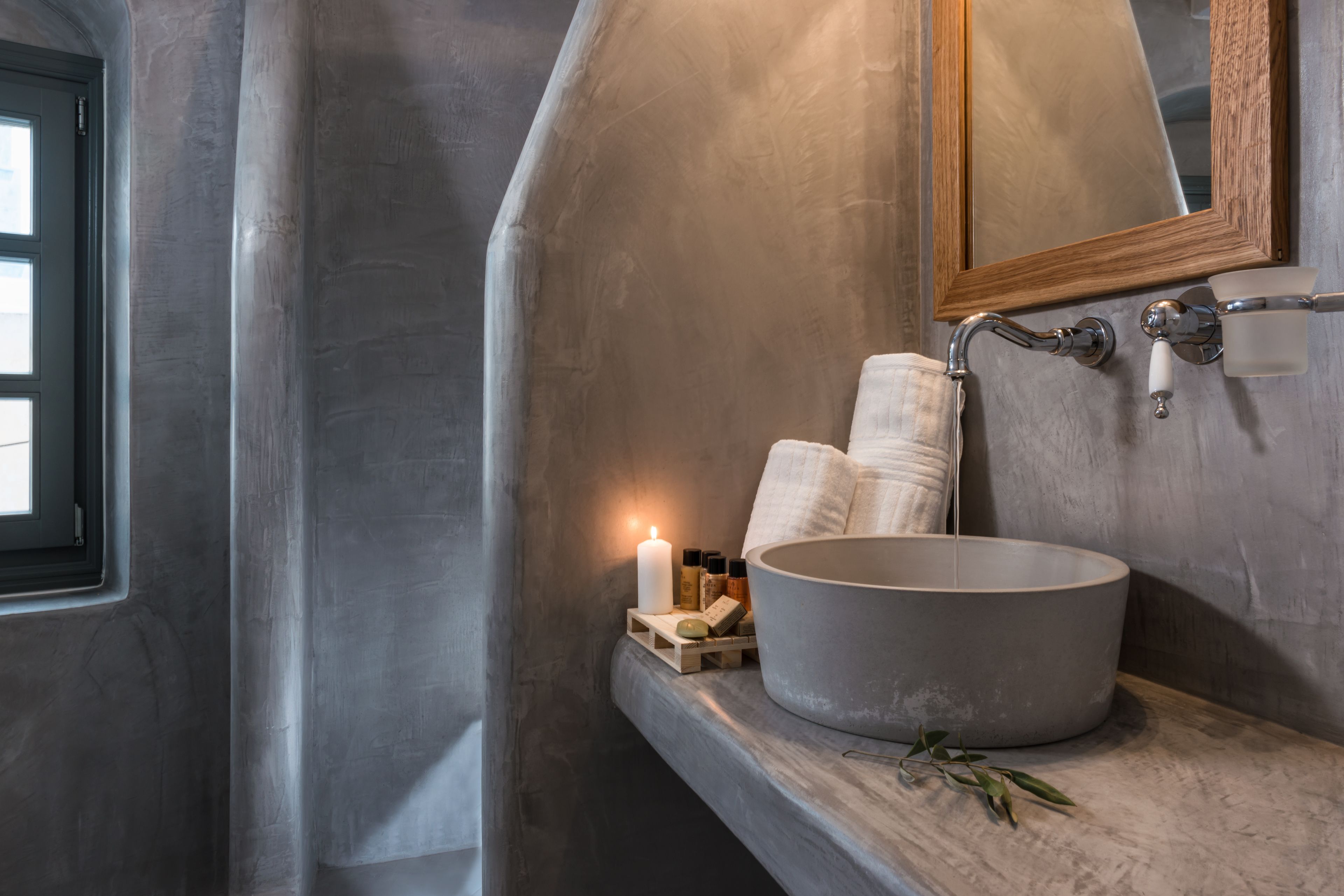 deluxe suite, 2 bedrooms, hot tub, sea view | bathroom sink