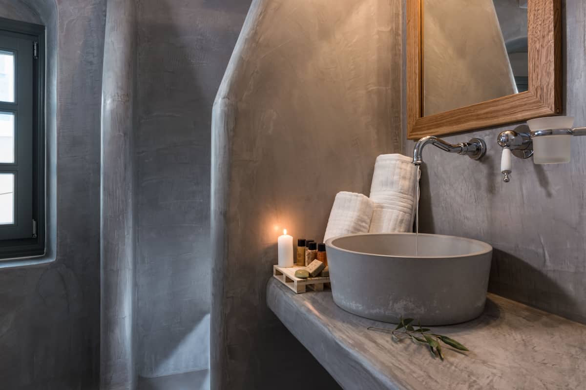 deluxe suite, 2 bedrooms, hot tub, sea view | bathroom sink