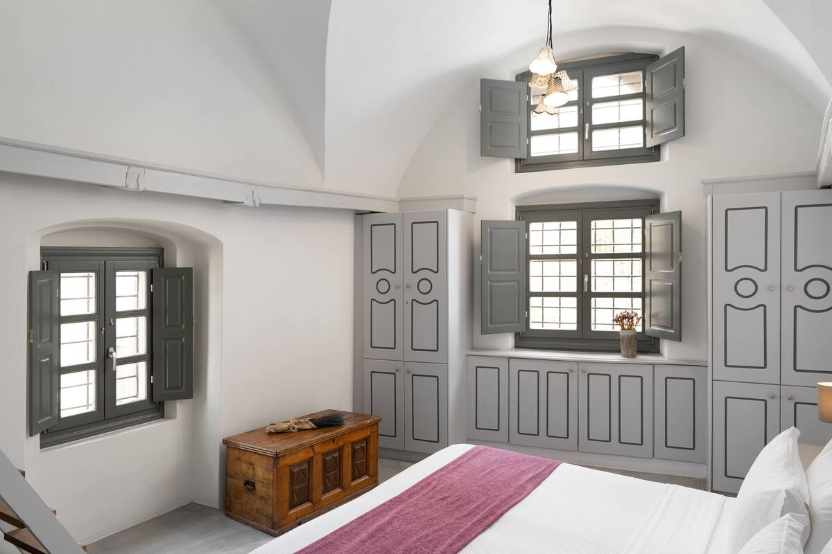 deluxe suite, 2 bedrooms, hot tub, sea view | hypo-allergenic bedding, minibar, in-room safe, soundproofing