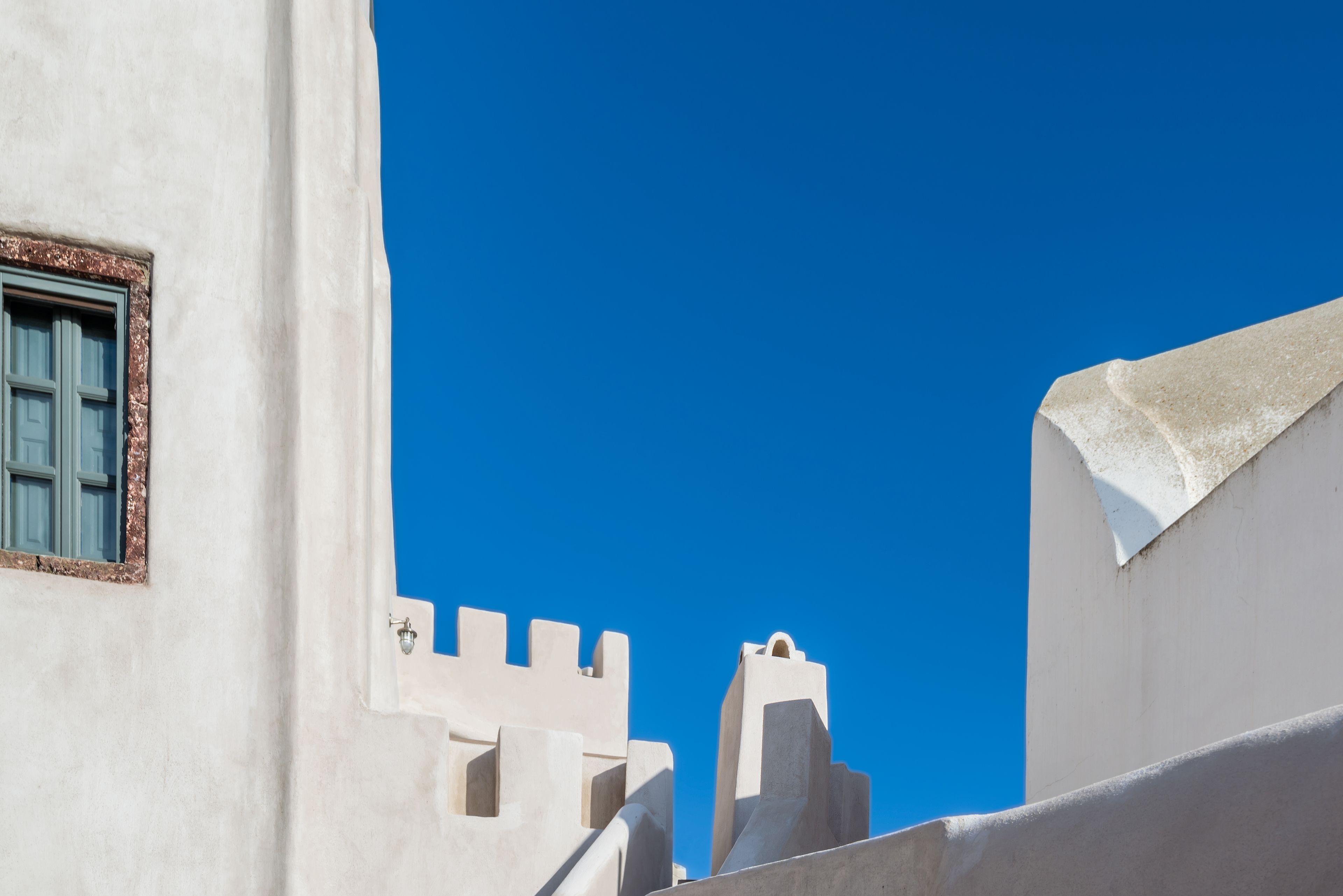 A building with a white facade and a blue sky.