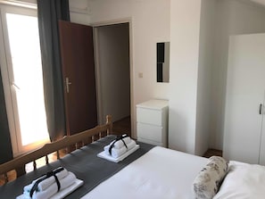 Standard Apartment, 2 Bedrooms, Balcony | Desk, soundproofing, free WiFi, bed sheets