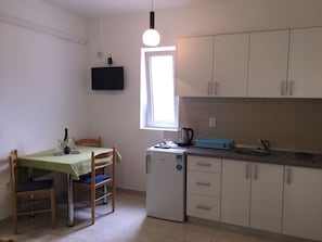 Standard Studio, Balcony | Private kitchen | Fridge, coffee/tea maker, electric kettle