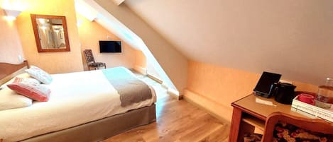 Comfort Double Room | Individually decorated, desk, laptop workspace, soundproofing