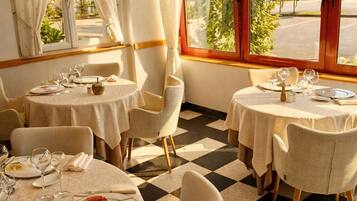 Lunch and dinner served, French cuisine