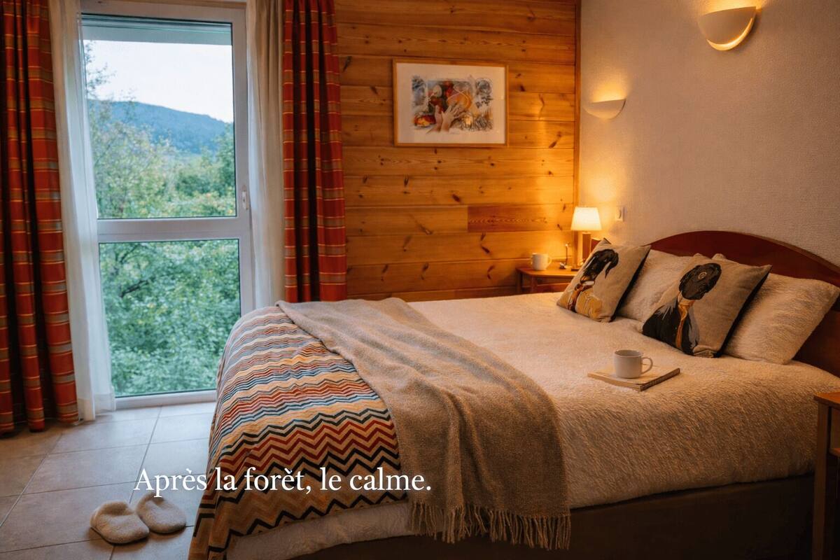 Dobbeltrom – superior | Individuelt dekorert, skrivebord, skrivebord for bærbar PC og lydisolert