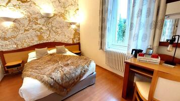 Standaard eenpersoonskamer | Individueel gedecoreerd, een bureau, een laptopwerkplek