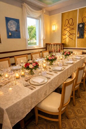 Lunch and dinner served - Logis Hôtel & Restaurant des Lacs (Celles-sur-Plaine)