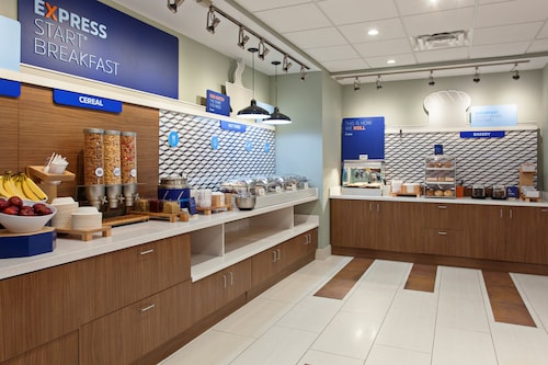 Holiday Inn Express & Suites San Antonio North - Windcrest by IHG