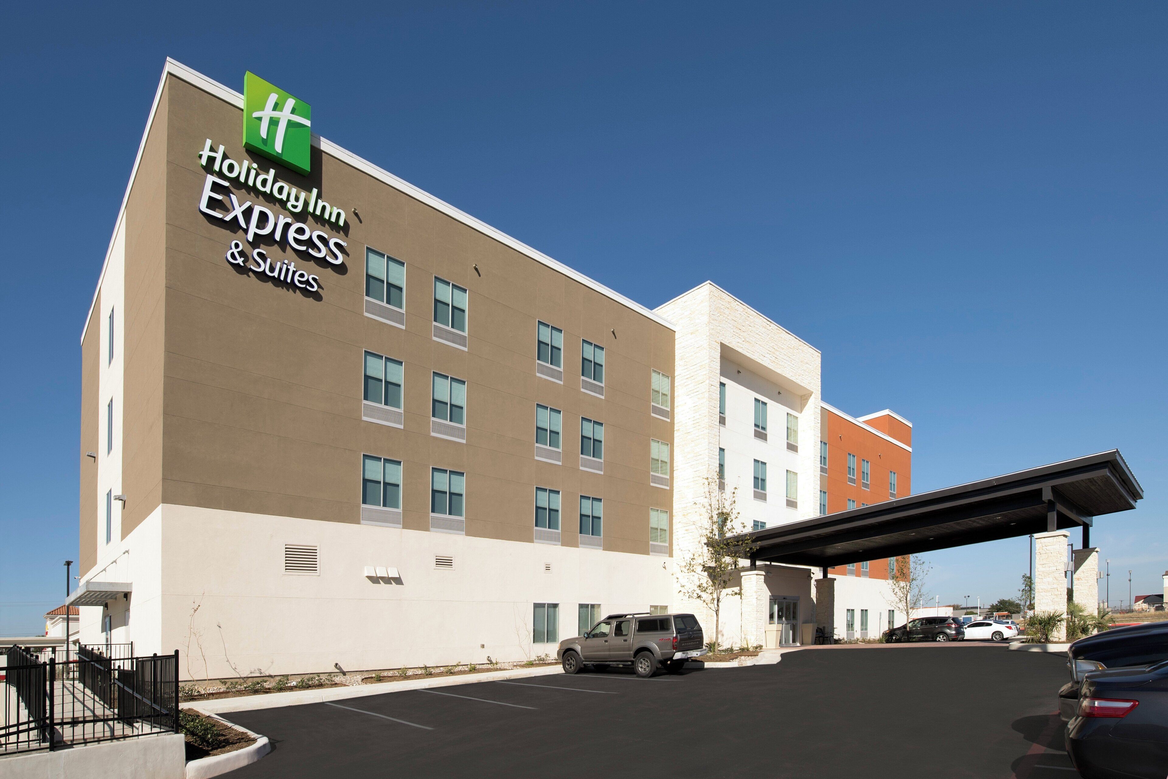 Photo - Holiday Inn Express & Suites San Antonio North  Windcrest