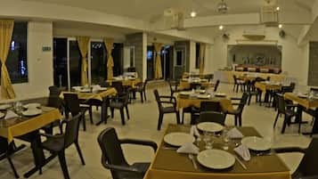 Breakfast, lunch, dinner served; international cuisine