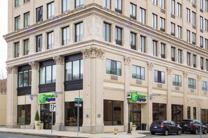 A hotel with a classic architectural style, featuring large windows and a prominent entrance. - Holiday Inn Express Springfield Downtown by IHG (Springfield)