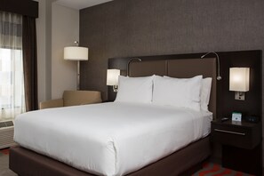 Egyptian cotton sheets, premium bedding, desk, blackout curtains - Holiday Inn Express Springfield Downtown by IHG (Springfield)