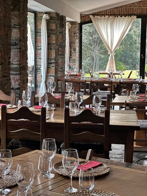 Breakfast, lunch and dinner served - La Baguala Hotel (Montevideo)