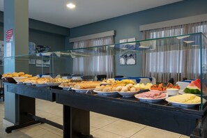 Desayuno continental gratuito y diario