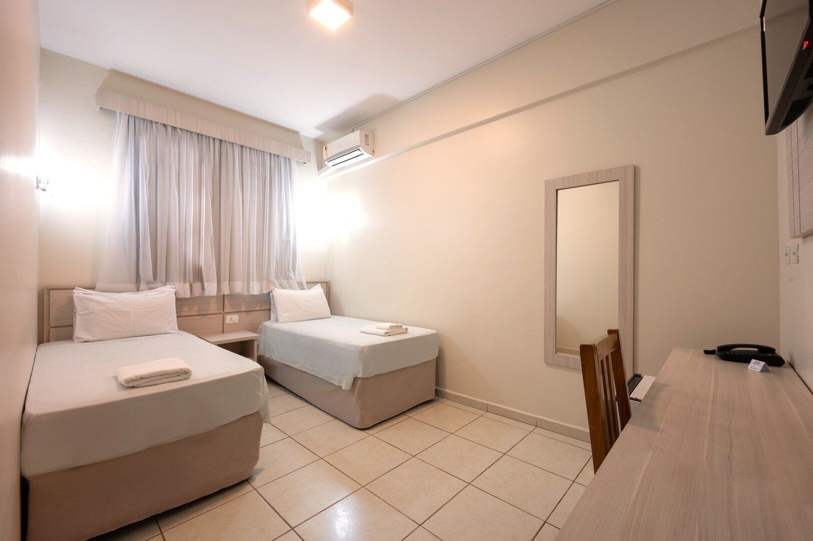 华丽双床房, 2 张单人床 | 迷你吧、遮光窗帘、免费 WiFi、床单