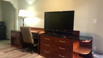 Deluxe Room, 1 Bedroom, Jetted Tub | Room amenity