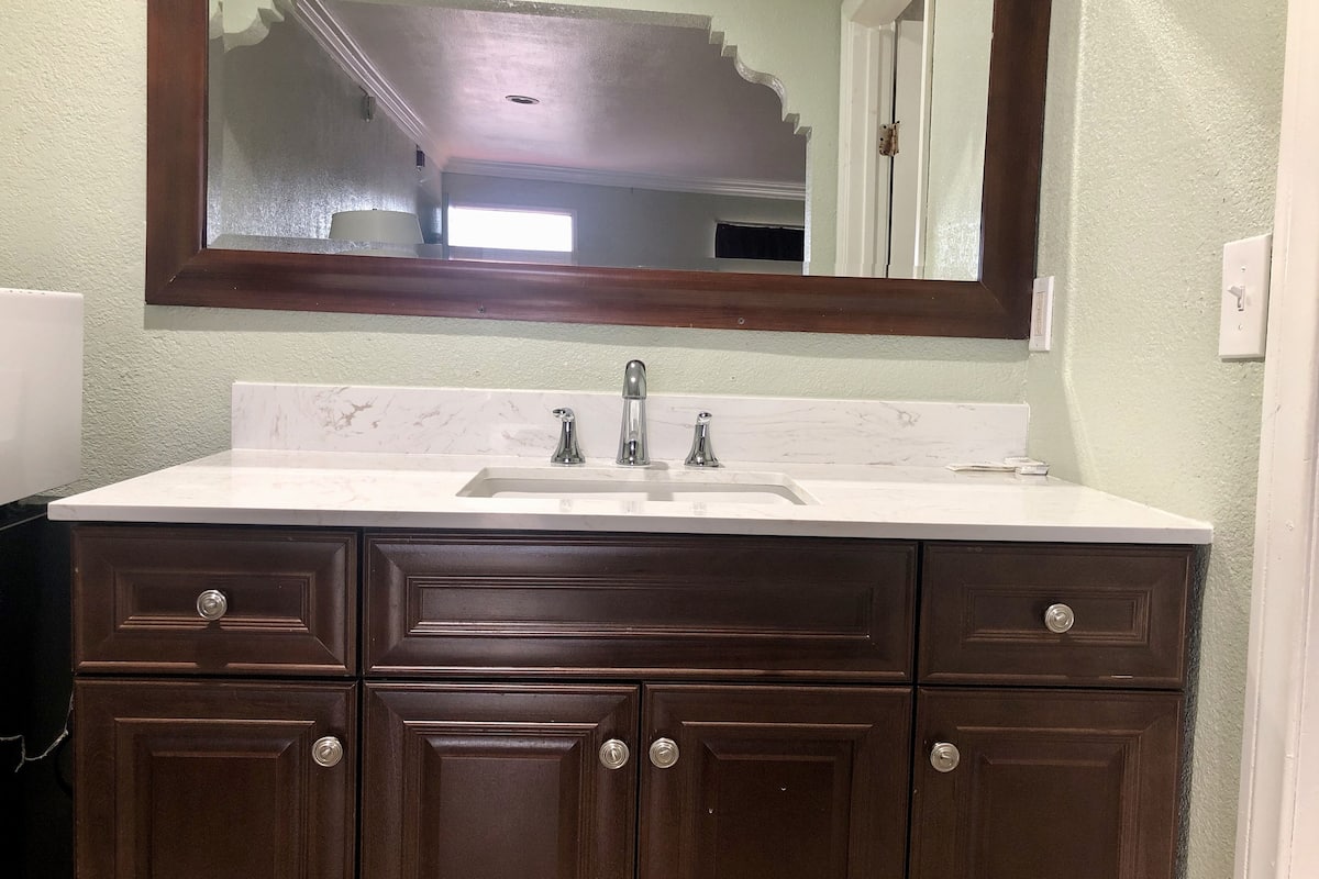 Bathtub, soap, shampoo, toilet paper