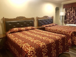 Deluxe Double Room, 1 Bedroom | Desk, free WiFi - La Petite Rouge Motel (San Diego)