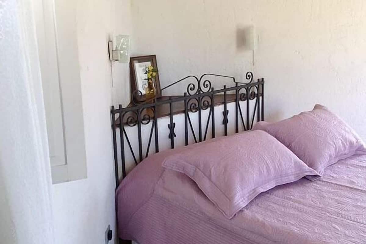 Minibar, desk, free WiFi, bed sheets