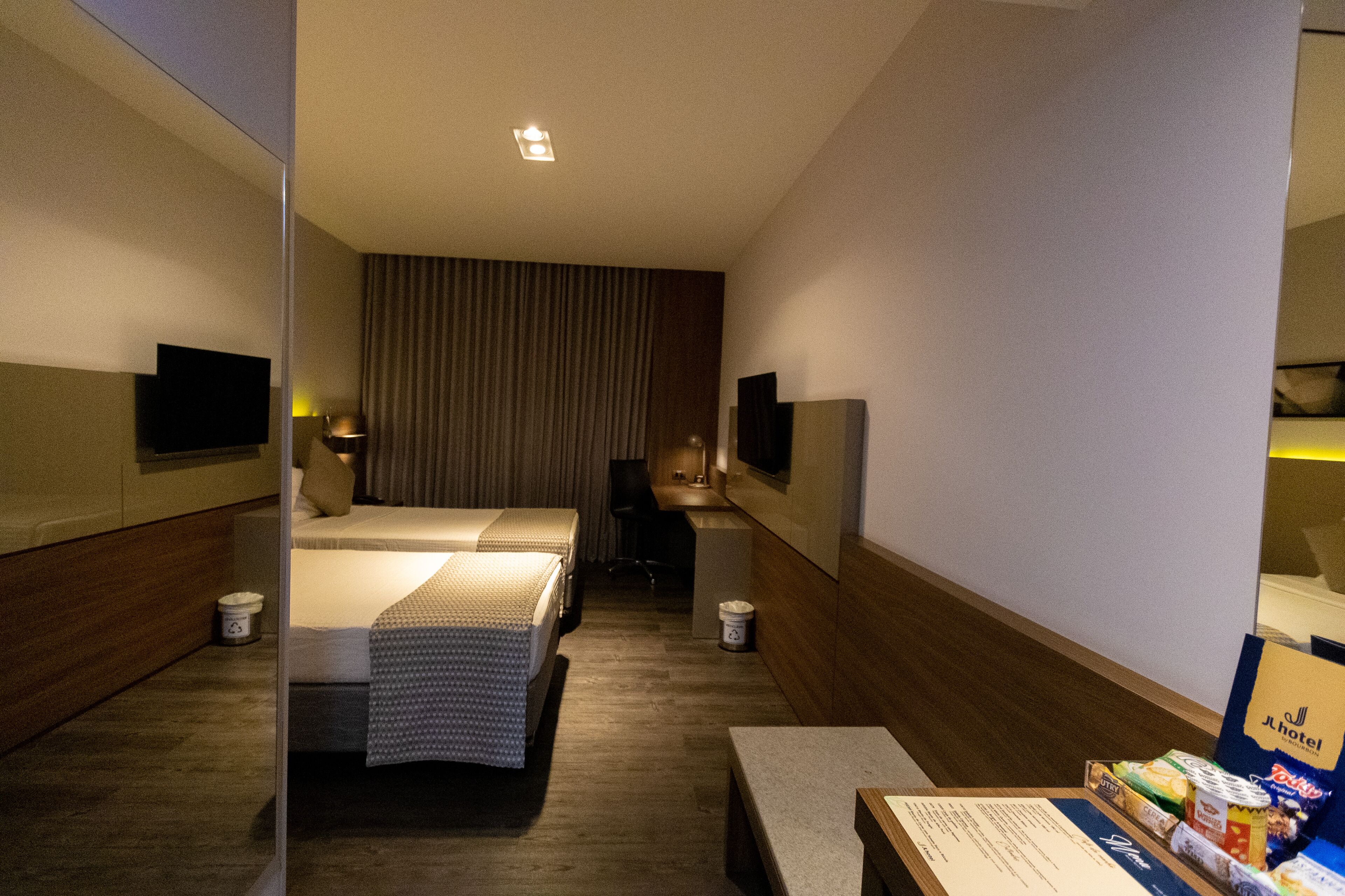 superior twin room | minibar, in-room safe, individually decorated, desk