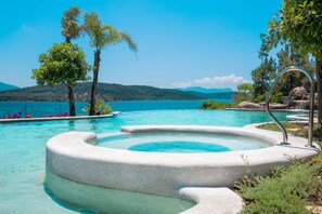 Indoor pool, outdoor pool, open 10:00 AM to 5:00 PM, pool umbrellas - Le Méridien Bodrum Beach Resort (Milas)
