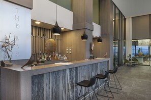 4 bars/lounges, 2 beach bars, poolside bar - Le Méridien Bodrum Beach Resort (Milas)