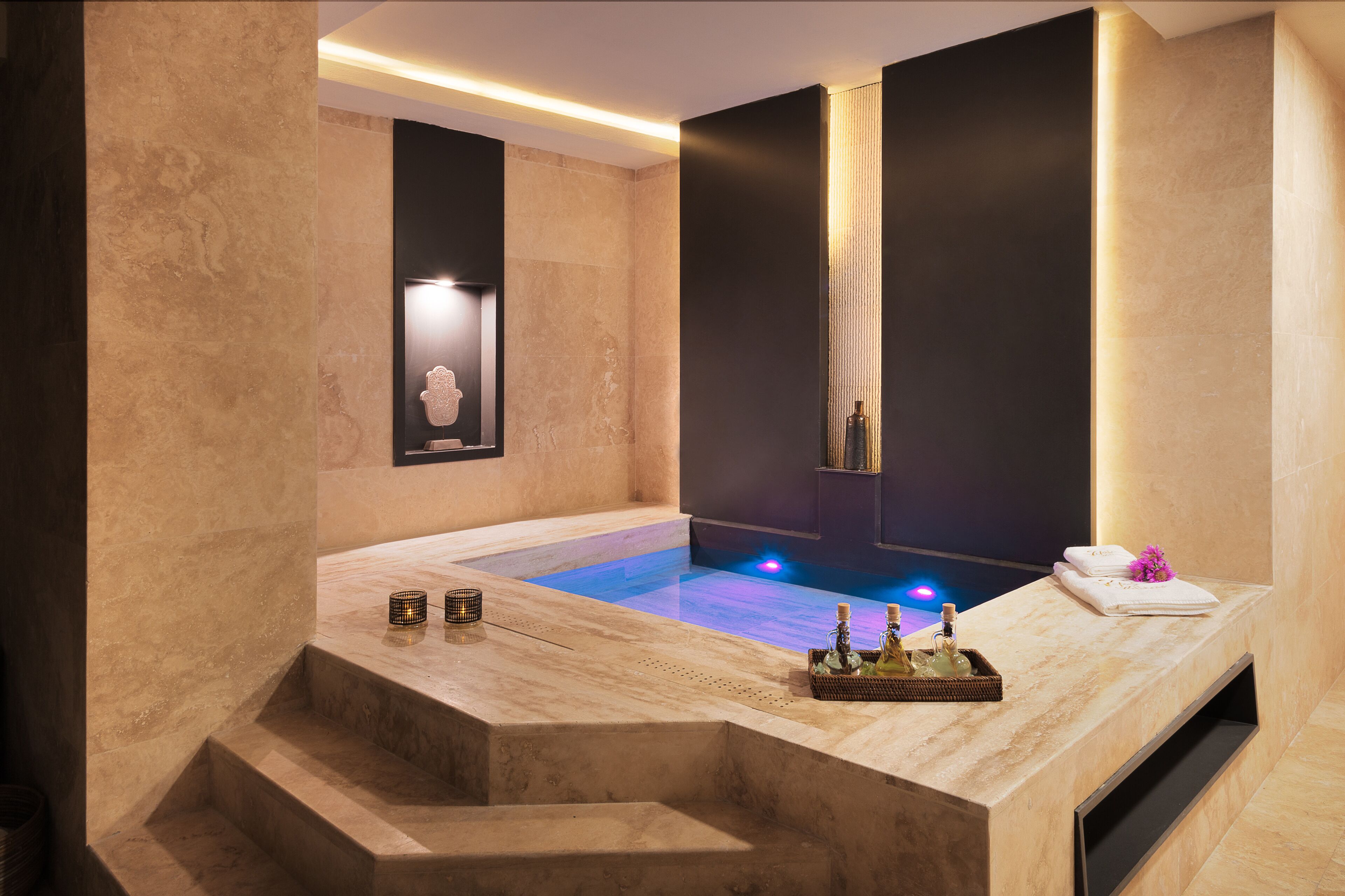 Indoor spa tub